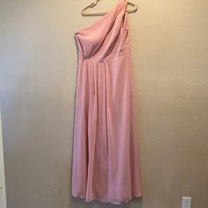 Elegant evening gown in millennial pink in good condition size 14
